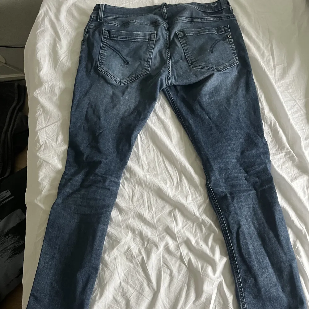 Säljer dessa don dup jeans i bra skick   Storlek 33. Jeans & Byxor.