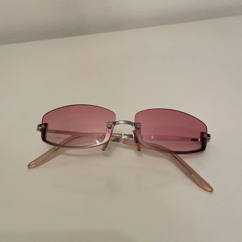 Rosa vintage solglasögon!🌸. Accessoarer.