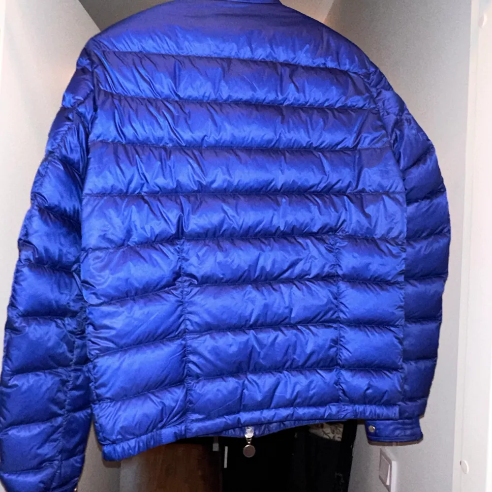 Säljer nu min moncler agay size 2  Cond 8/10 inga hål . Jackor.