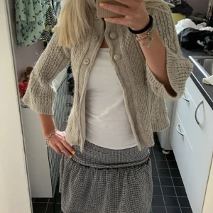 Trekvartsärmad tröja - Köpt på sellpy och är aldrig använd!