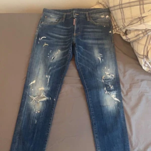 Dsquared2 jeans  - Äkta dsquared2 jeans, skick 10/10. Säljs pågrund av att de inte passar längre. Köptes för 3600 i farfetch. Pris går att diskutera. 