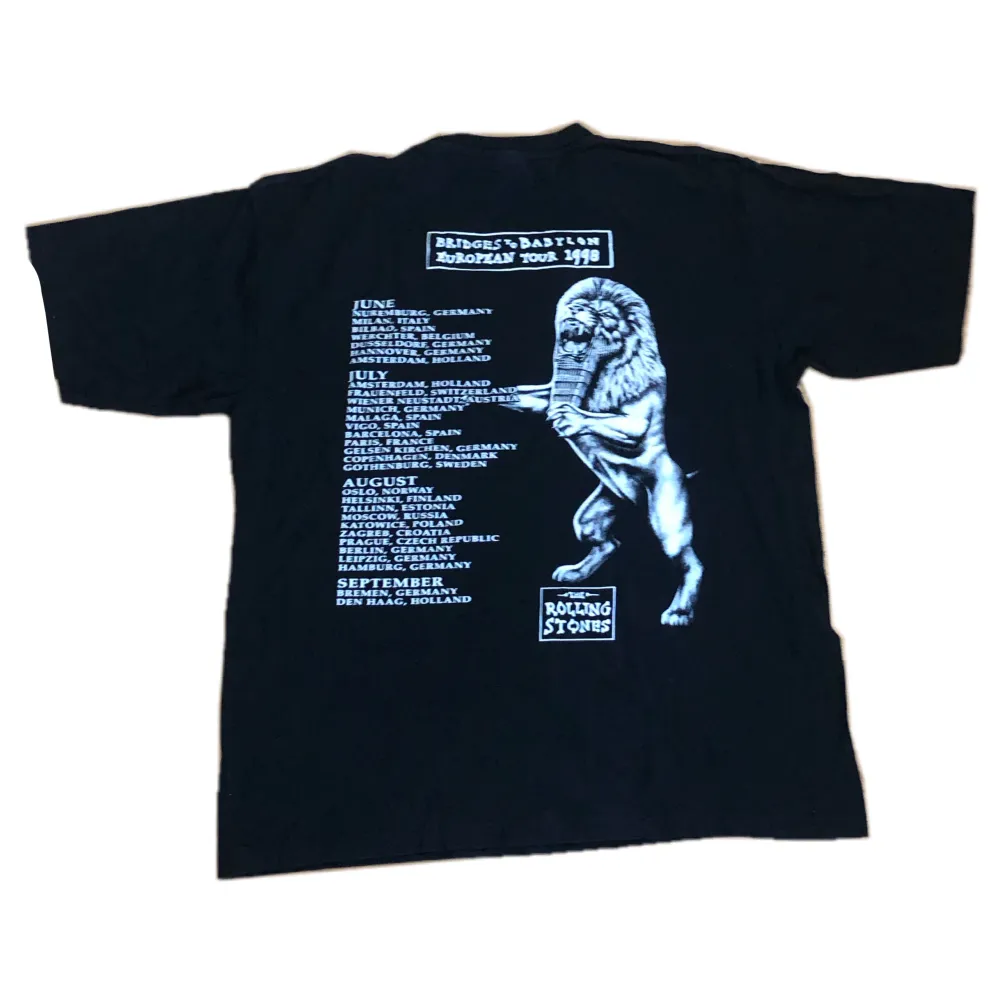 En jätte rare Rolling Stones tisha från 1998. Tveka inte att ställa frågor om skick osv.. T-shirts.