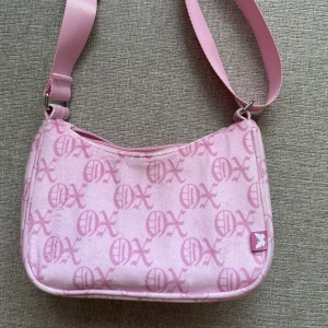 Väska - Söt väska från hm, använd 1 gång💕