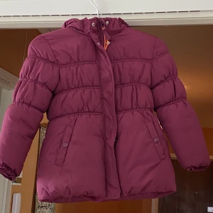 Barn jacka - Fin barn jacka, kommer inte till användning 