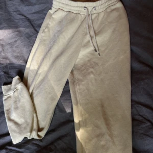 Mjukisbyxor  - Fina mjukisbyxor från Monki, använd fåtal gånger