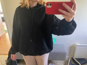 Hoddie - Oversize hoddie med tema på baksidan