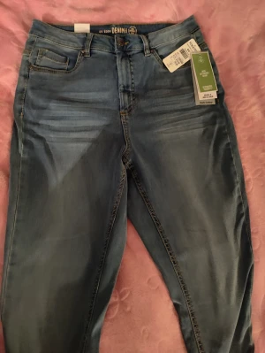 Ebba slim jeans - Ebba slim jeans stl 44 från KappAhl oanvända med lapparna kvar.