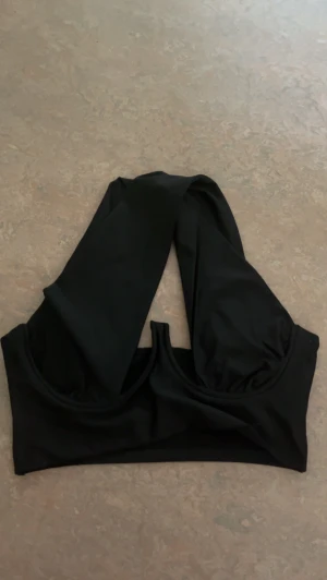 Topp - Säljer min SHEIN topp då jag aldrig använt den.