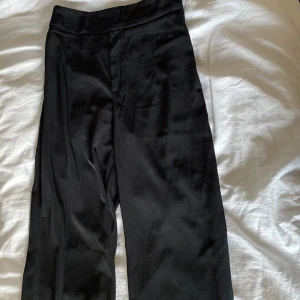 Kostymbyxor  - Kostymbyxor från bik bok i storlek 36 150kr+frakt