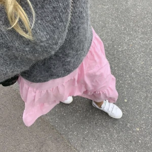 Sommarklänning - Säljer denna underbara sommarklänning från zara! Använd 1 gång, i nyskick! Storlek S.