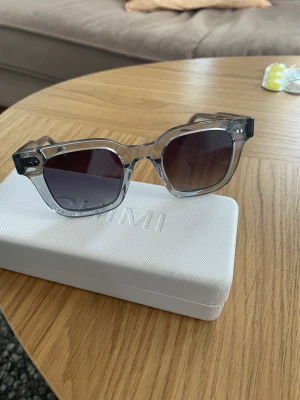 Chimi 04 grey nyskick - Hej! Förra våren köpte jag dessa glajjorna, och de säljs nu då jag använt dom max vid 5 tillfällen. Kan frakta om köpare står för frakt. Glajjorna är i nyskick, utan några synliga repor. Skicka dm för fler bilder om det önskas.