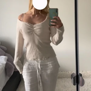Långärmad tröja - Jätteskön långärmad tröja. Så fin och knappt använd❤️ Rosa/beige