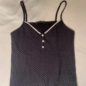 Brandy Melville linne - Funderar på att sälja en av mina favorit linnen pga inte alls mycket användning därav bra skick!🥰❤️