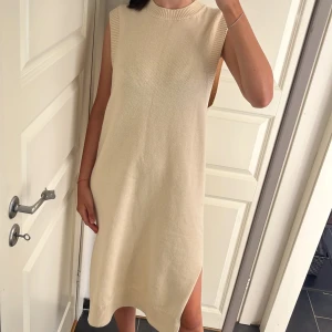 Oanvänd klänning - Säljs då den inte kommer att användas.