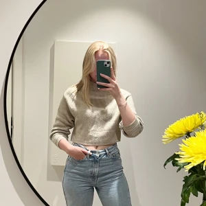 Croppad stickad tröja - Croppad stickad tröja från Zalando. Bra skick! 🤍