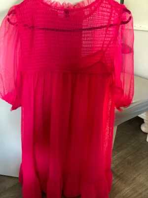 Klänning H&M strl M - Klänning från H&M i strl M. Aldrig använd.  