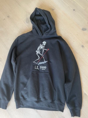 og lil peep hoodie - OG PEEP HOODIE från officiella shoppen, inköpt för några år sedan💯 