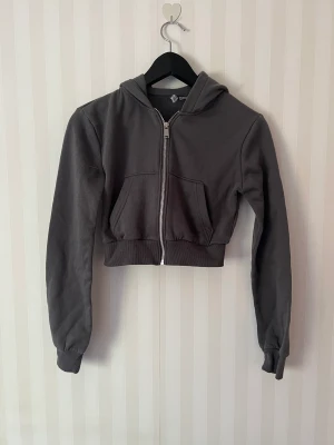 Cropped hoodie  - Aldrig änvänd 