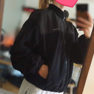 Fleecejacka NICKI STUDIOS - Fleece från Nicki studios. Nyskick! 💛