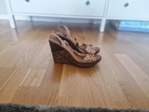 Sommar sandaler - Ett par sommar sandaler stl 38