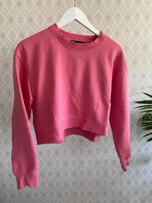 Collagetröja  - Hör av dig vid fler bilder eller frågor☀️