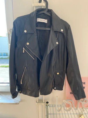 Bikerjacka strl 36  - Från Ivy revel. Oversized. Bra skick