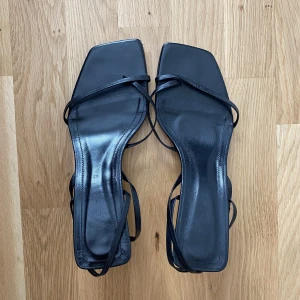 Klackskor Zara - Supersöta simpla klackskor från Zara! Endast använda en gång de var lite för små 🥲