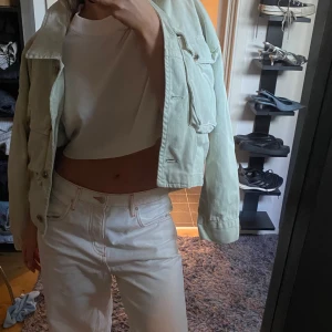 Jacka från Zara - Super söt jacka från Zara, införskaffad för några år sen. Frtf toppen skick, strl S💚