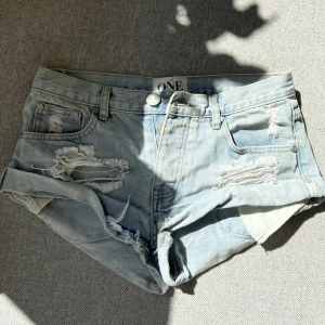 One teaspoon shorts - Low waist shorts från populära märket One teaspoon, modell Bandit. Fint skick! 🦋