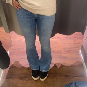 bootcut jeans - ett par bootcut jeans ifrån bikbok, endast använda fåtal gånger och är i väldigt bra skick 🫶🏼