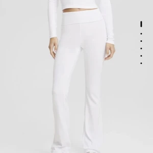 Yoga pants - Säljer dessa vita yoga pants från Bershka i strl S 