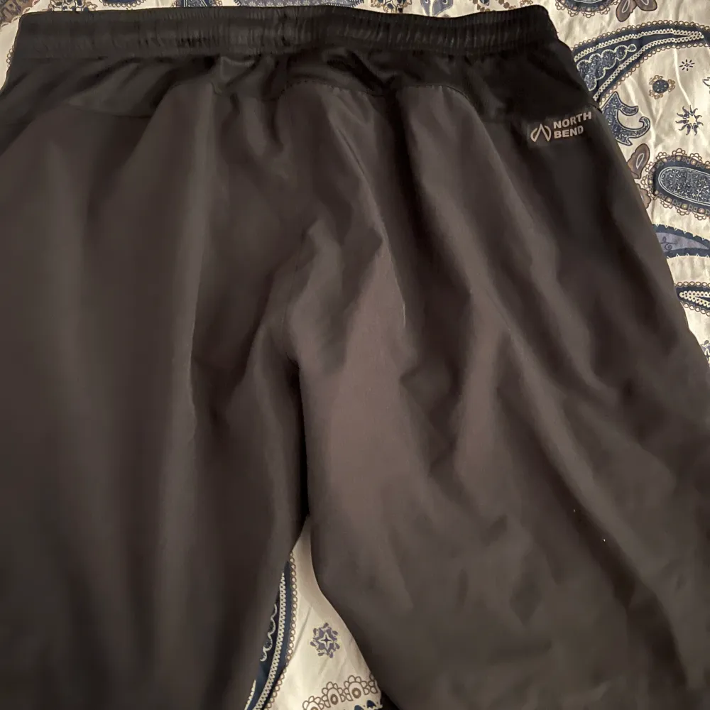 1. Adidas Sport shorts (M)  2. North Bend Shorts (M) 3. Marinblå Selected Homme shorts (M). Shorts.