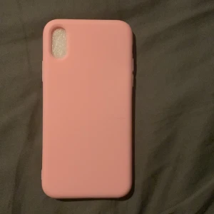Helt nytt iPhone X/XS mobilskal  - Helt nytt, fick den idag men insåg att jag beställt en storlek för liten så den är helt oanvänd