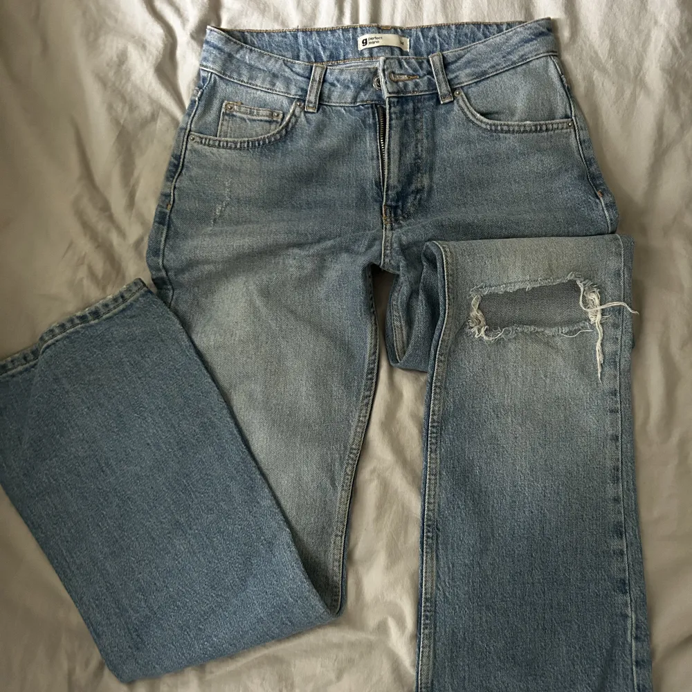 Fina jeans, låga i midjan från gina tricot💋 Strlk 34, men passar även mig som har 36. Jeans & Byxor.