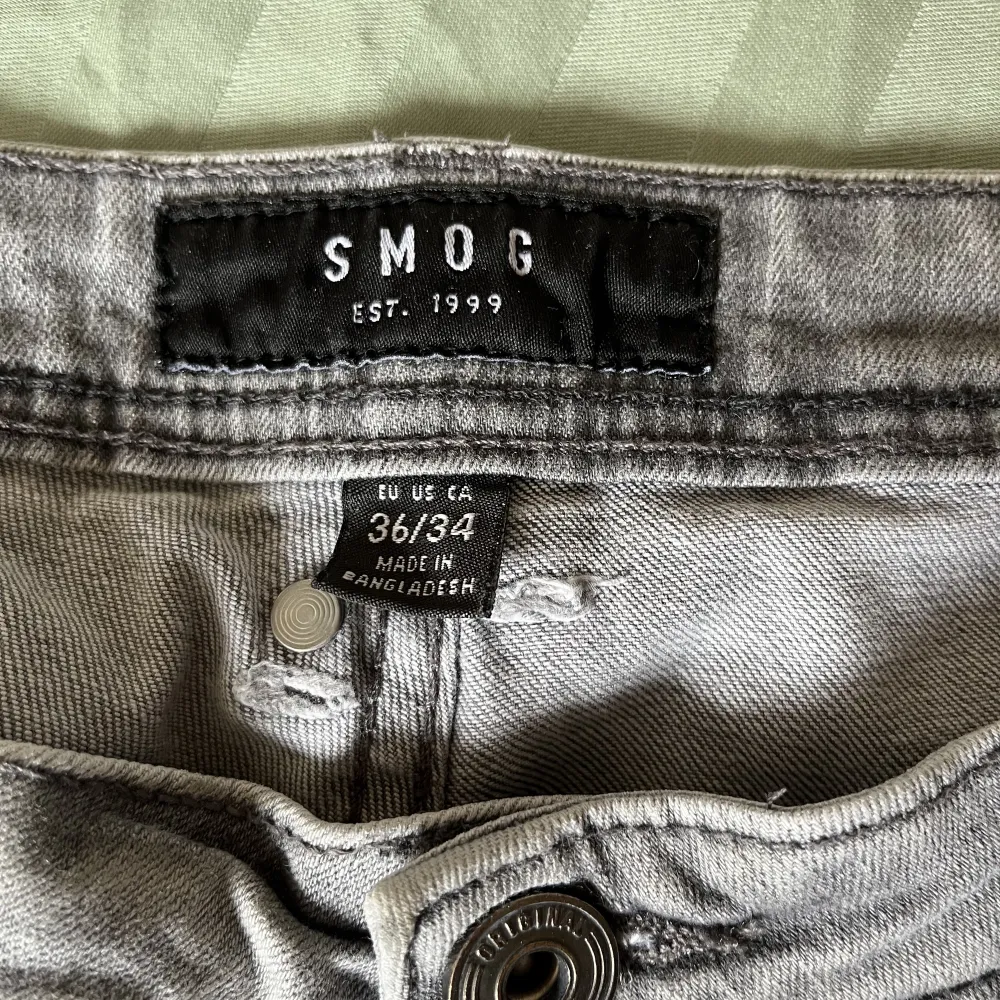 Gråa sköna jeans från smog . Jeans & Byxor.