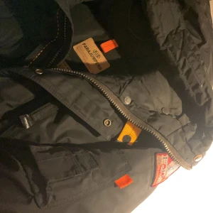 Parajumper jacka  - Medium junior, inget är fel på den och knappt använd 