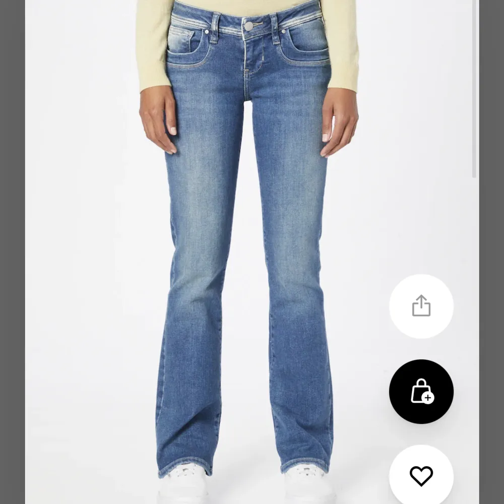 Säljer även mina blåa ltb Valerie bootcut jeans! Knappt använda . Jeans & Byxor.