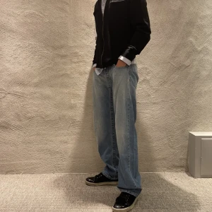 Replay jeans  - Hej! Säljer nu dessa feta replay jeans. W30 L34. Modellen är 184cm lång och väger 68. Sjukt bra pris!