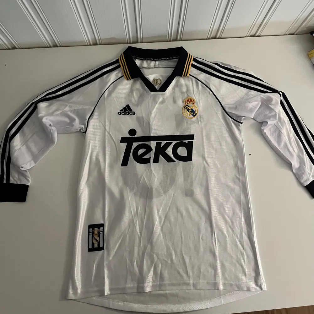 Real Madrid Home 1999/2000 Samuel Eto’o Storlek M . T-shirts.