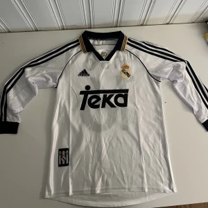 Real Madrid fotbollströja  - Real Madrid Home 1999/2000 Samuel Eto’o Storlek M 