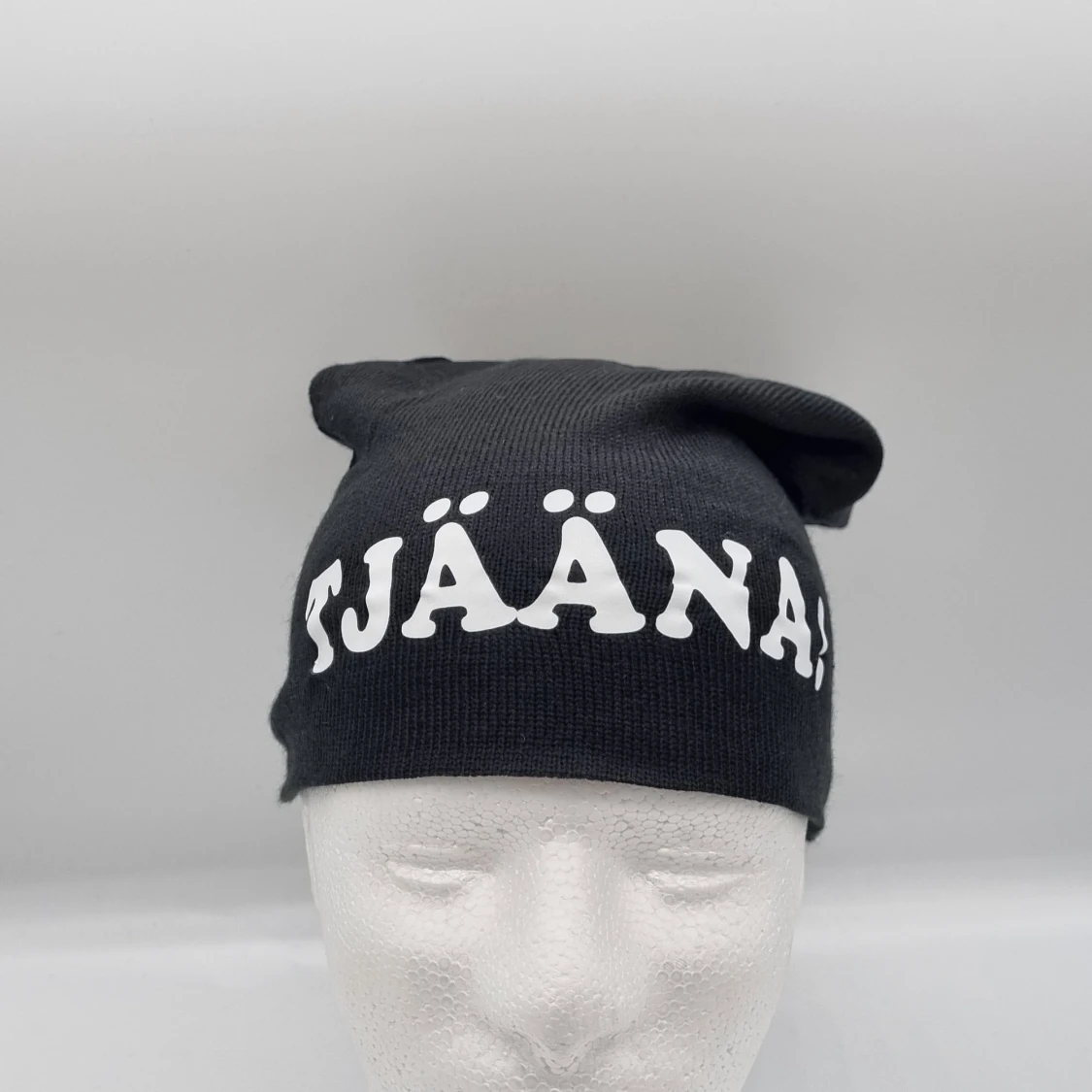 Mössa med tofs TJÄÄNA! roligt tryck moderiktigt motiv - 90