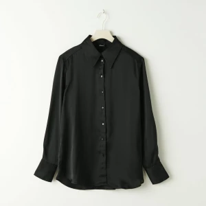 Skjorta - satin skjorta från Gina Tricot. Helt oanvänd.