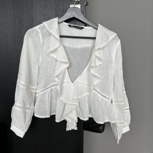 blus - blus ifrån zara, använd få antla gånger.