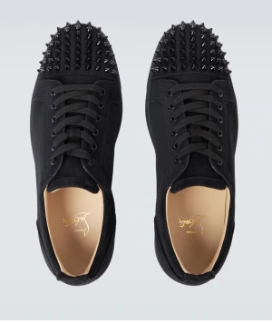 Svarta loubs - Orkar inte ta kort på dom men säljer nu mina skor som ser ut som helt nya skick 10/10