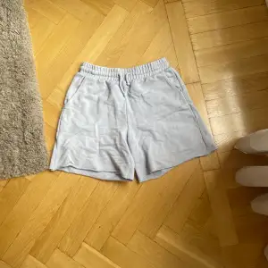 Ljusblå/ljuslila mjukis shorts från HM i storlek S