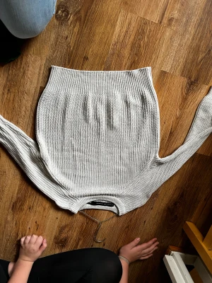 Stickad tröja - Använder ej använd två gånger kanske