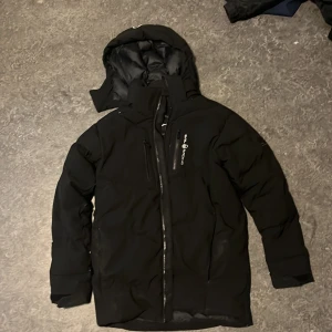  Sail racing jacka -  jag säljer en sail racing jacka i bra skick den är inte sönder  ** pris kan diskuteras **