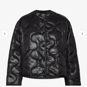 Höst jacka  - Jättefin trendig jacka perfekt nu till hösten!!💞använd 1 gång!! Skriv för fler bilder