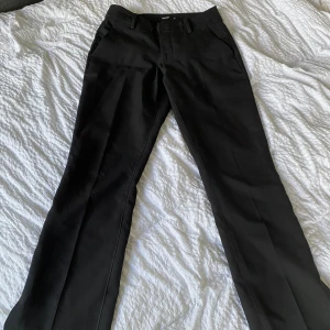 Lågmidjade kostymbyxor  - Lågmidjade kostymbyxor i storlek 36! 