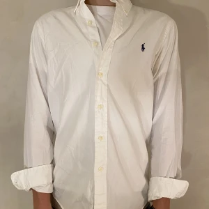 Skjorta Polo Ralph Lauren  - Säljer nu min Ralph Lauren skjorta i storlek S. Fint skick, givetvis autentisk. Skriv om du har funderingar! 